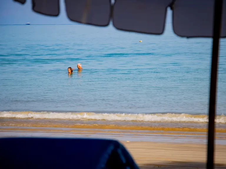Coconut Beach Long Chair Swiming 768x576