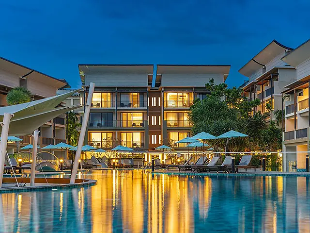 Banner night view pool