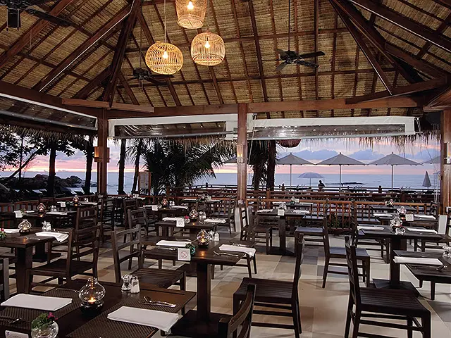 Banner restaurant view