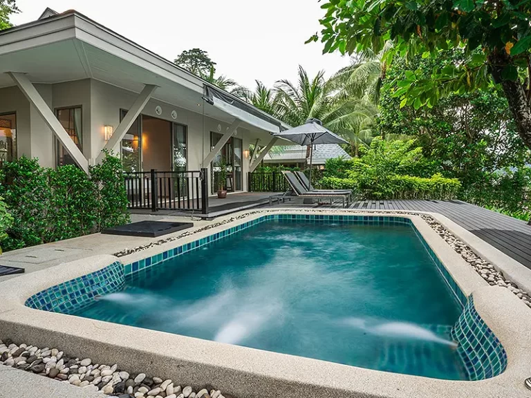 Dahlia Beachfront Pool villa 3 768x576