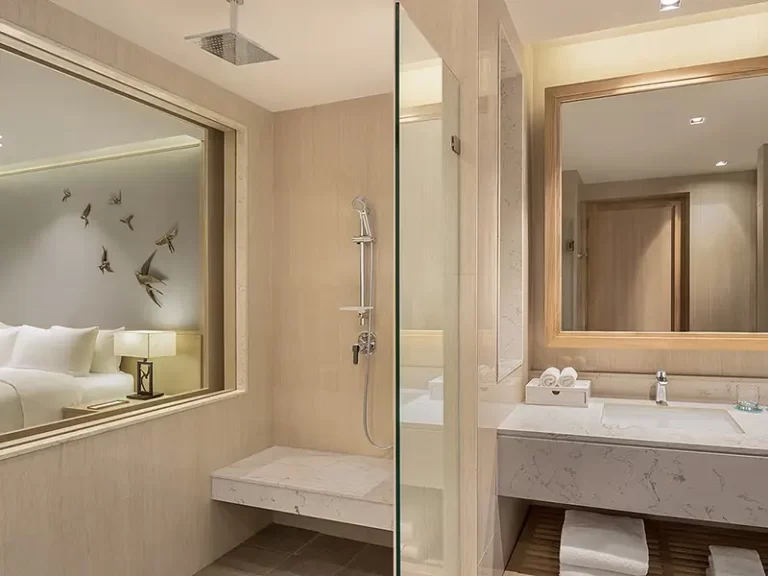 Family room Bedroom King Bedroom Twins Pool view 3 768x576