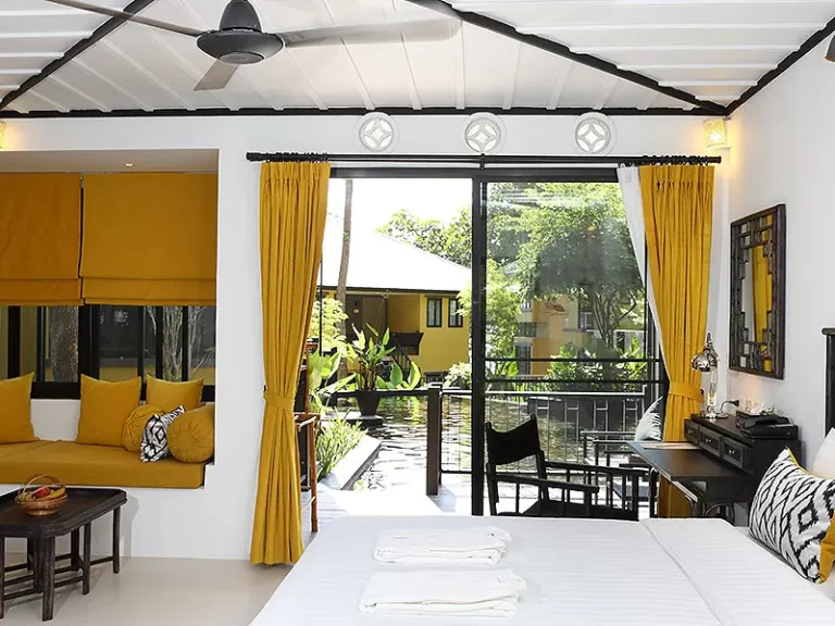 Hibiscus Pool access 2 768x576