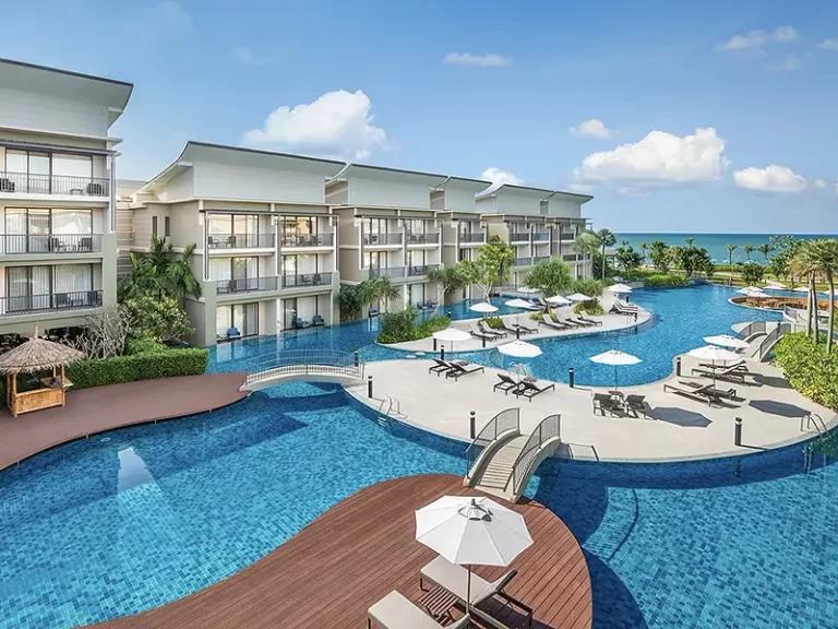 Larger Guest room 2 Twins Pool view 3 768x576