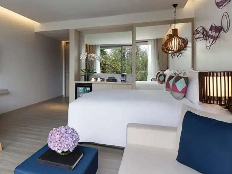 Deluxe Corner Room 1 768x576