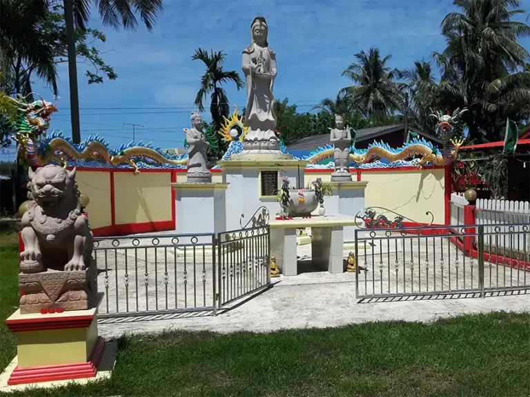 Guanyin Statue Wat Phanat Nikhom 1 768x576