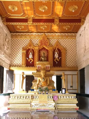 Wat Phanat Nikhom inside Ubosot