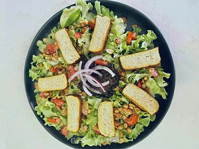 4 Burmese Tealeaf salad with smoked Tofu