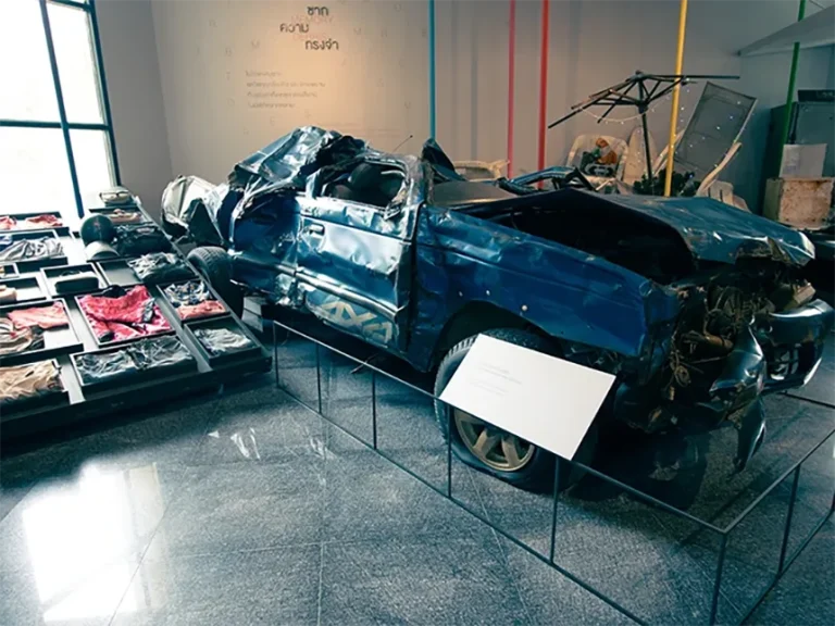 Damaged car during Tsunami 2 768x576