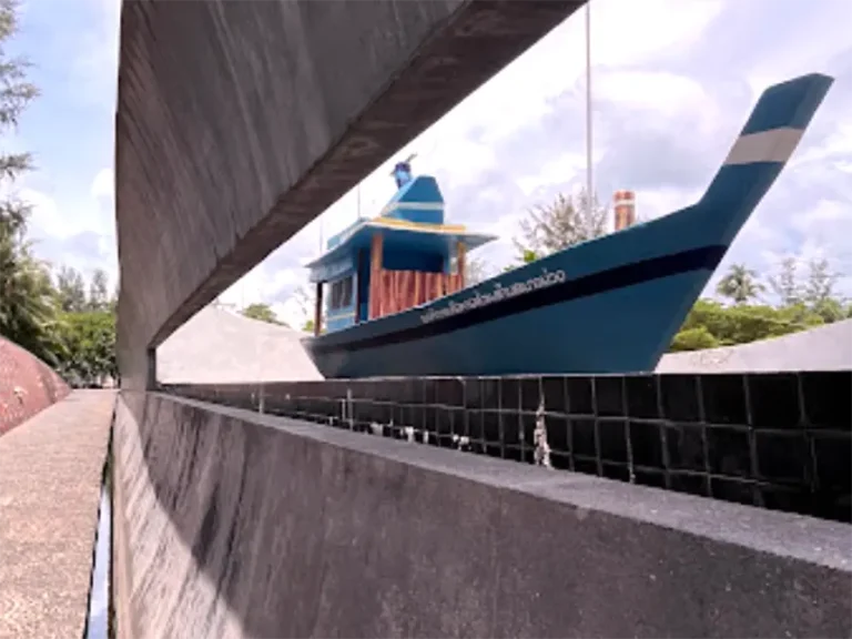 Fishing Boat Nam Khem 768x576