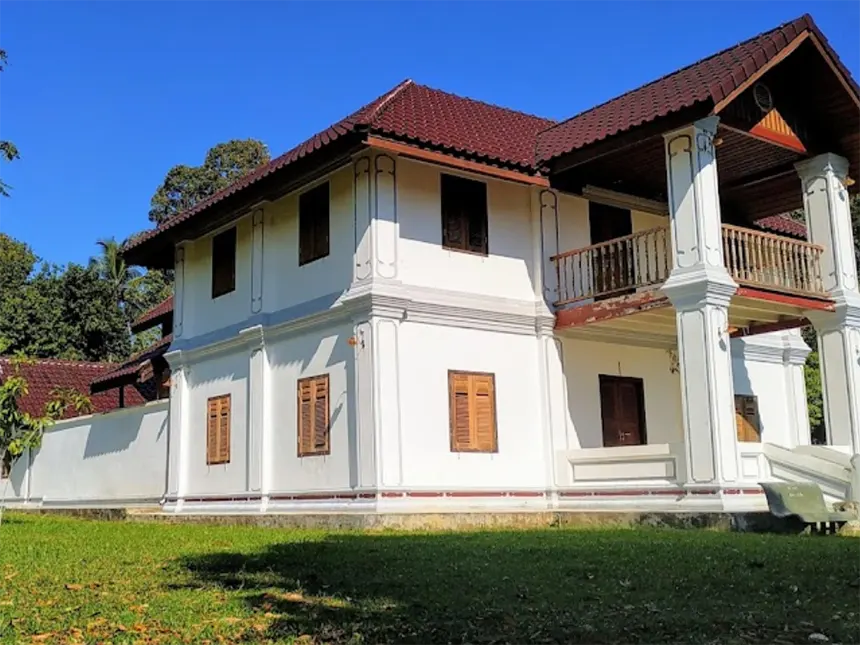 Khun Intra Building Side View